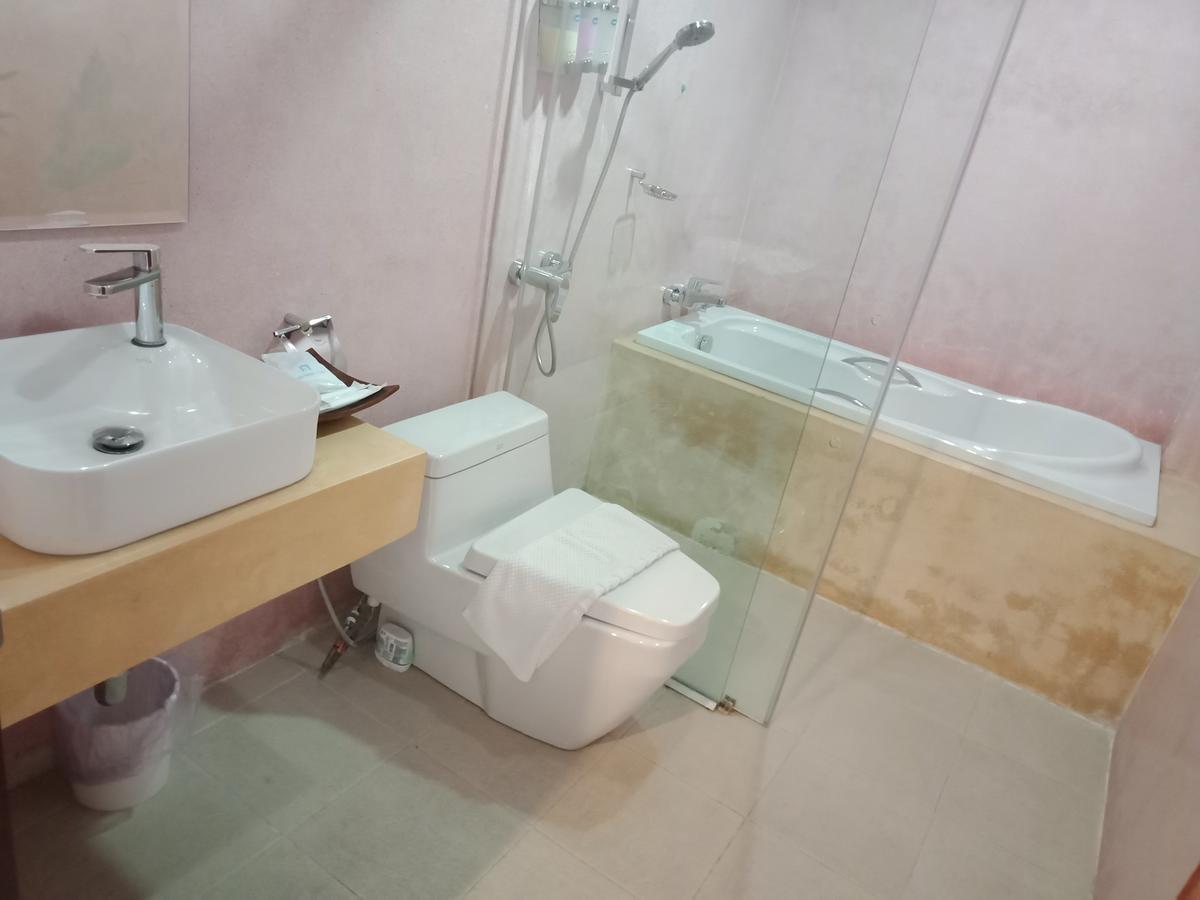 Charming Lao Hotel Muang Xai Buitenkant foto
