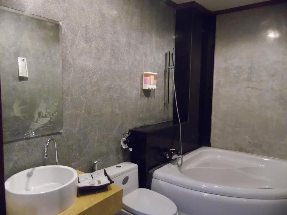 Charming Lao Hotel Muang Xai Buitenkant foto